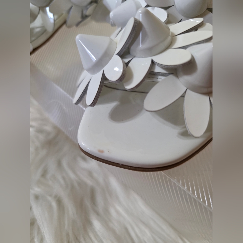 ❌SOLD❌ 🤍Christian Louboutin Daisyna🤍 - Picture 7 of 13